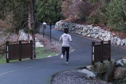 A jogger uses a new loop trail WSDOT helped fund in the Washington Park Arboretum.