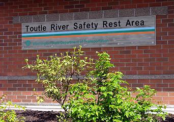 Photo of Toutle River safety rest area on northbound I-5