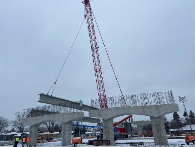 Girders being set for the NSC at the Sprague to Spokane River project at SCC in December 2021.